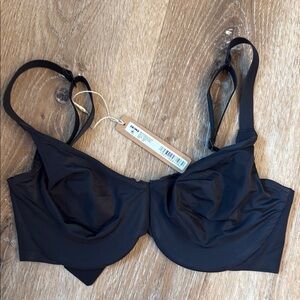 ✨NWT✨ Skims Smoothing Bra